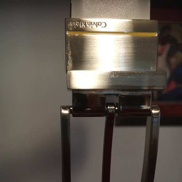 Calvin Klein white & brown leather reversible belt. Size 36. Worn twice. - Picture 5 of 6